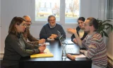 Photo de 5 collaborateurs Ingenium digital learning autour d'une table